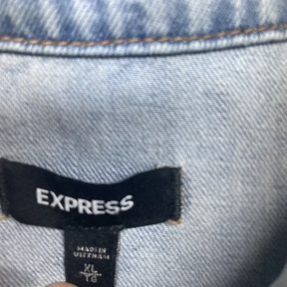 Express Jeans Jacket Women's XL Blue Denim Long Sleeve Button Jacket Cropped - Picture 2 of 8